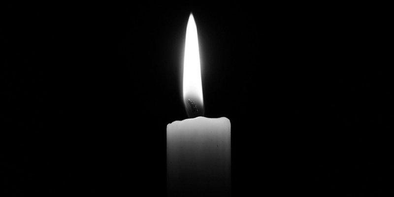 A black and white picture of a candle symbolizing the offline service